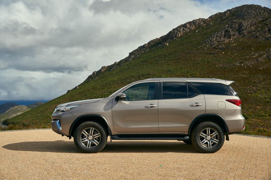  Toyota Fortuner (AN160) 2016 года  (ZA) (фото 35 из 40)